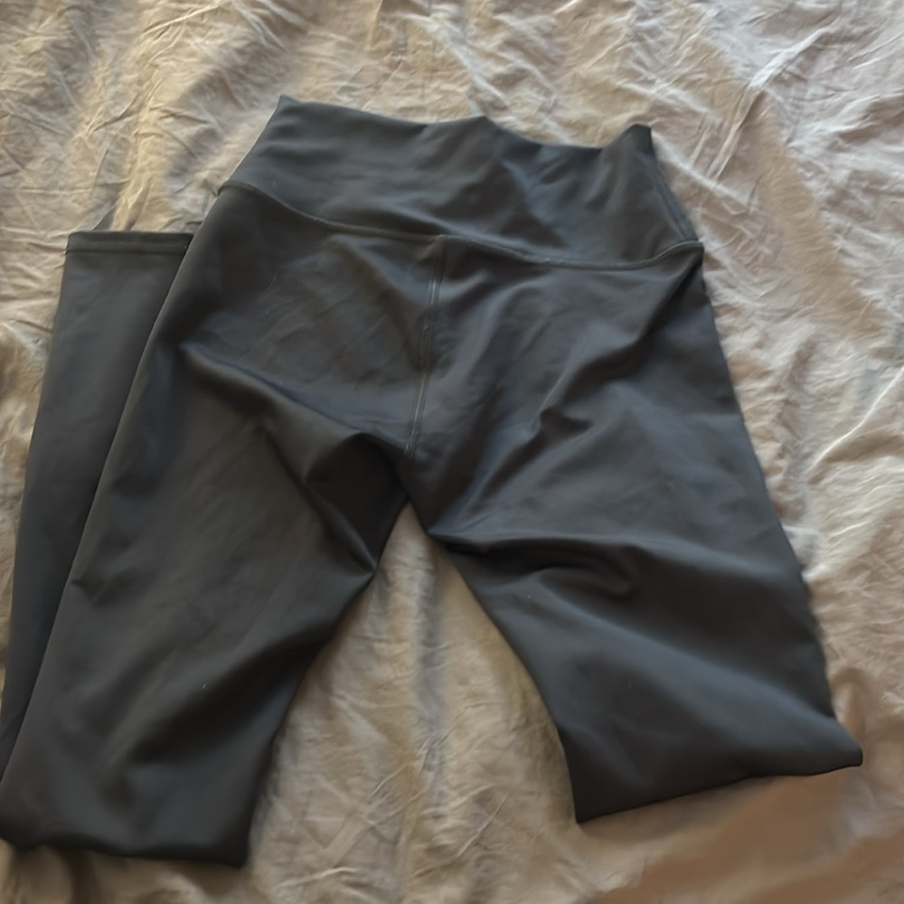 ALO Yoga Airlift Leggings - Picture 9 of 9